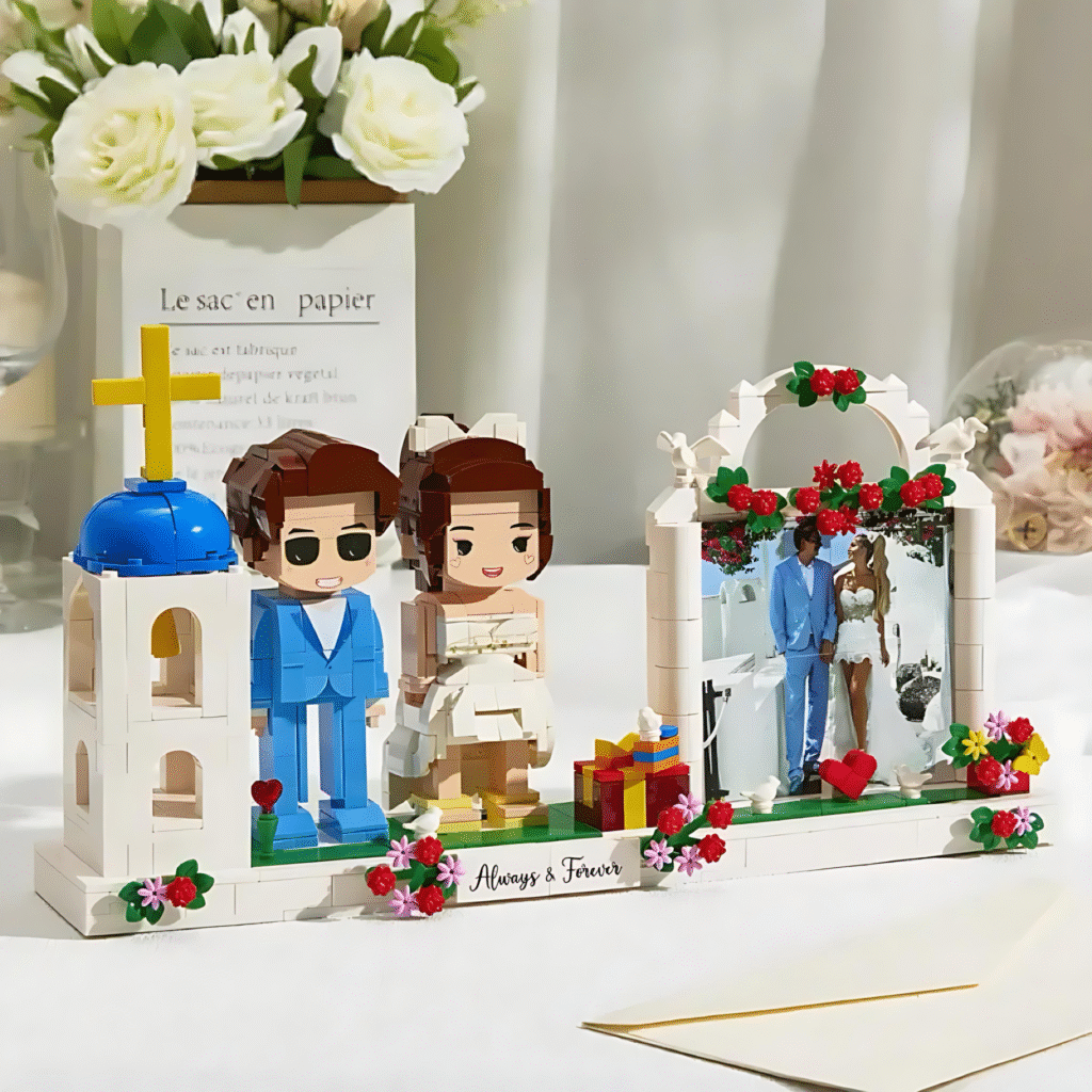 couple-brick-figures-frame
